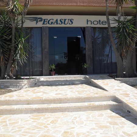 Pegasus Hotel Roda  Esterno foto